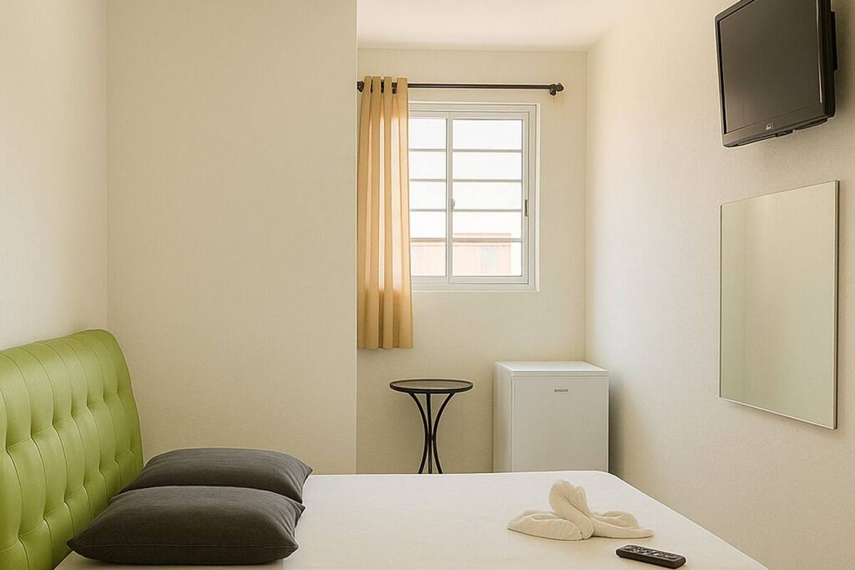 Habitación básica doble, vistas a la ciudad | Wifi gratis