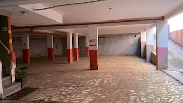 Aparcamiento con asistencia gratuito