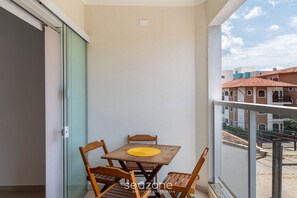 Basic Apartment | Tempat makan luar