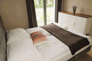 8 bedrooms, internet
