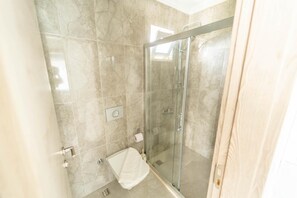 淋浴設備、風筒、提供毛巾