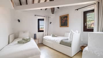 2 dormitoris, planxa i posts de planxar, wifi i roba de llit