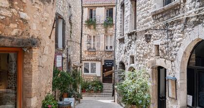 Apartment 'Les 3 Vues' with Sea View and Wi-Fi