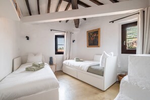 2 chambres, fer et planche à repasser, Wi-Fi, draps fournis