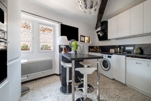 Fridge, microwave, oven, stovetop