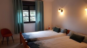 2 bedrooms, iron/ironing board, WiFi, bed sheets