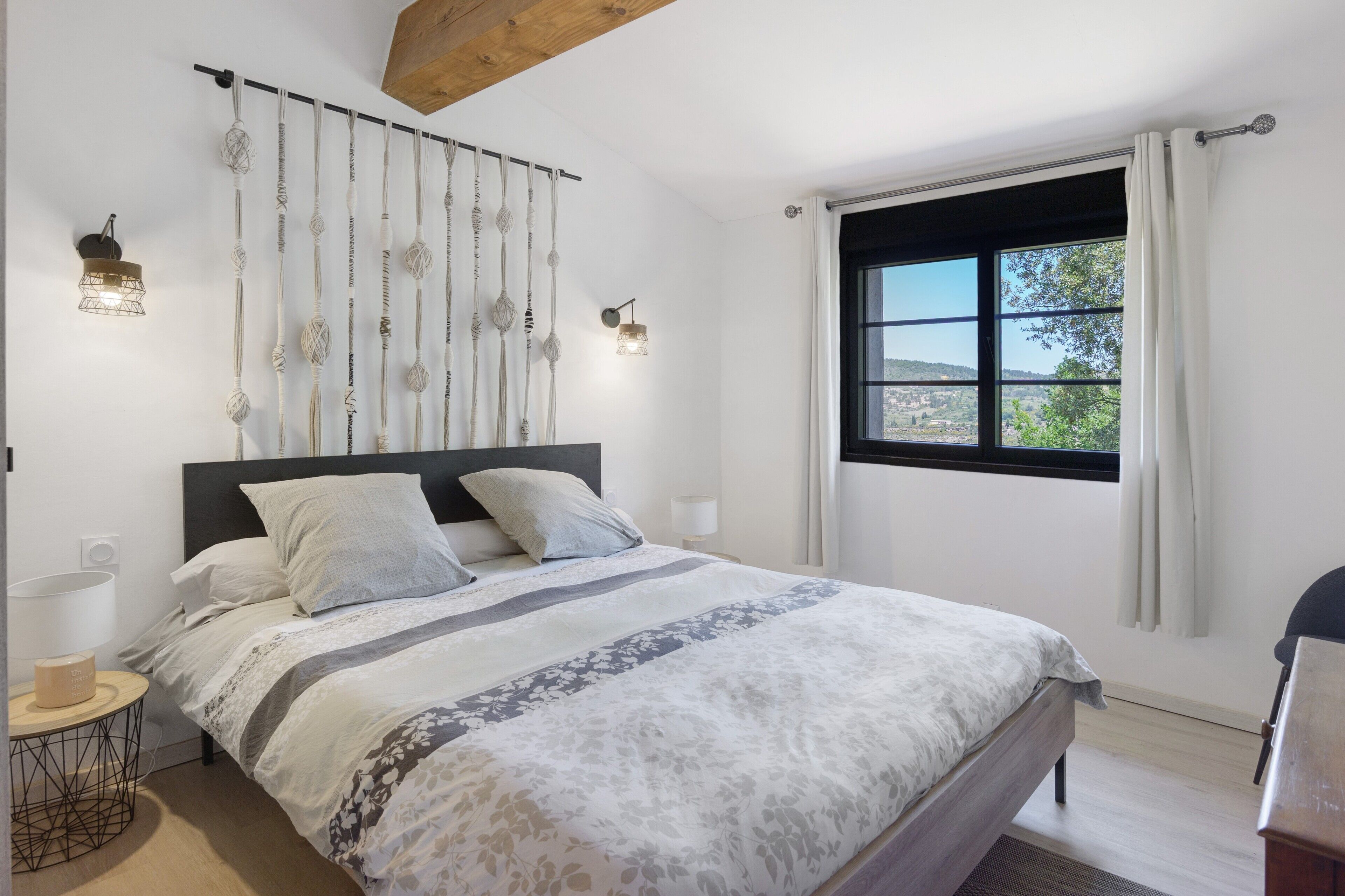 2 habitaciones, tabla de planchar con plancha, wifi y ropa de cama 