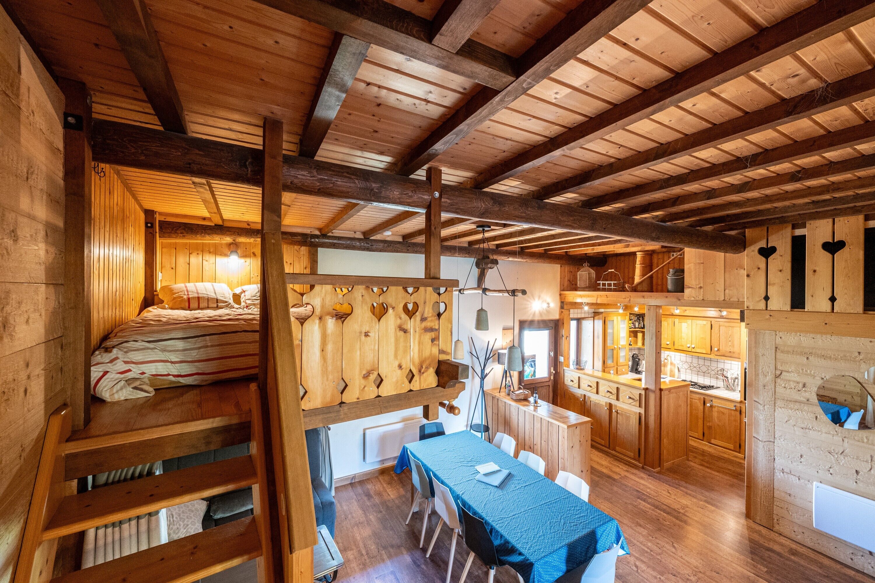 2 bedrooms, iron/ironing board, WiFi