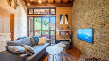 TV, fireplace, DVD player, stereo