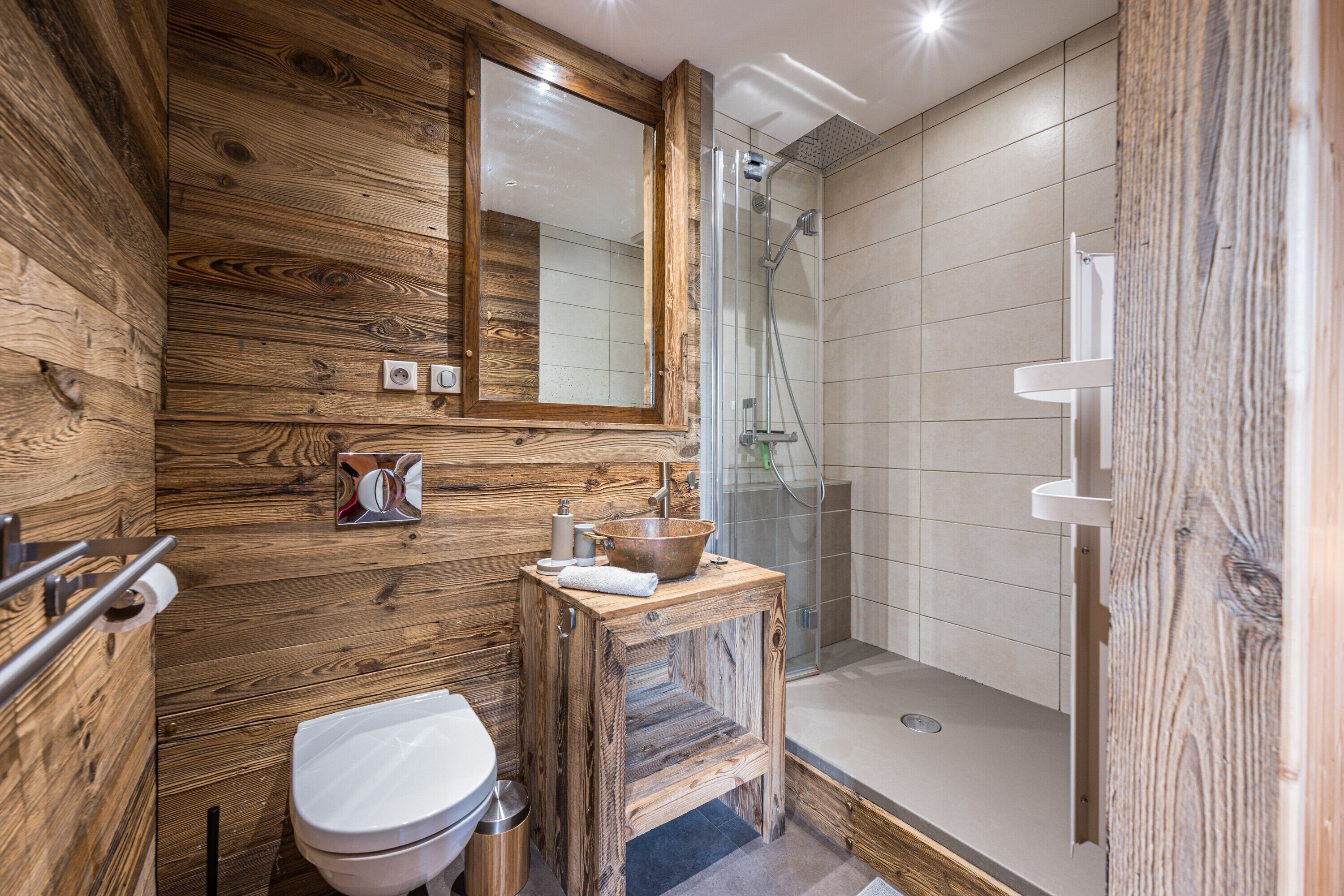Dusche, kostenlose Toilettenartikel, Haartrockner