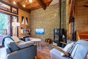 TV, fireplace, DVD player, stereo