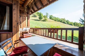 Outdoor dining - L'Escampette at La Fontannette (Saint-Pancrace)