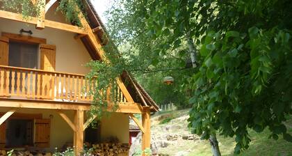 Near Sarlat in Périgord: Under the Linden Tree at Joelle and Guy’s – Country Room, Peace, Nature
