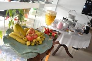 Café da manhã self-service grátis todos os dias