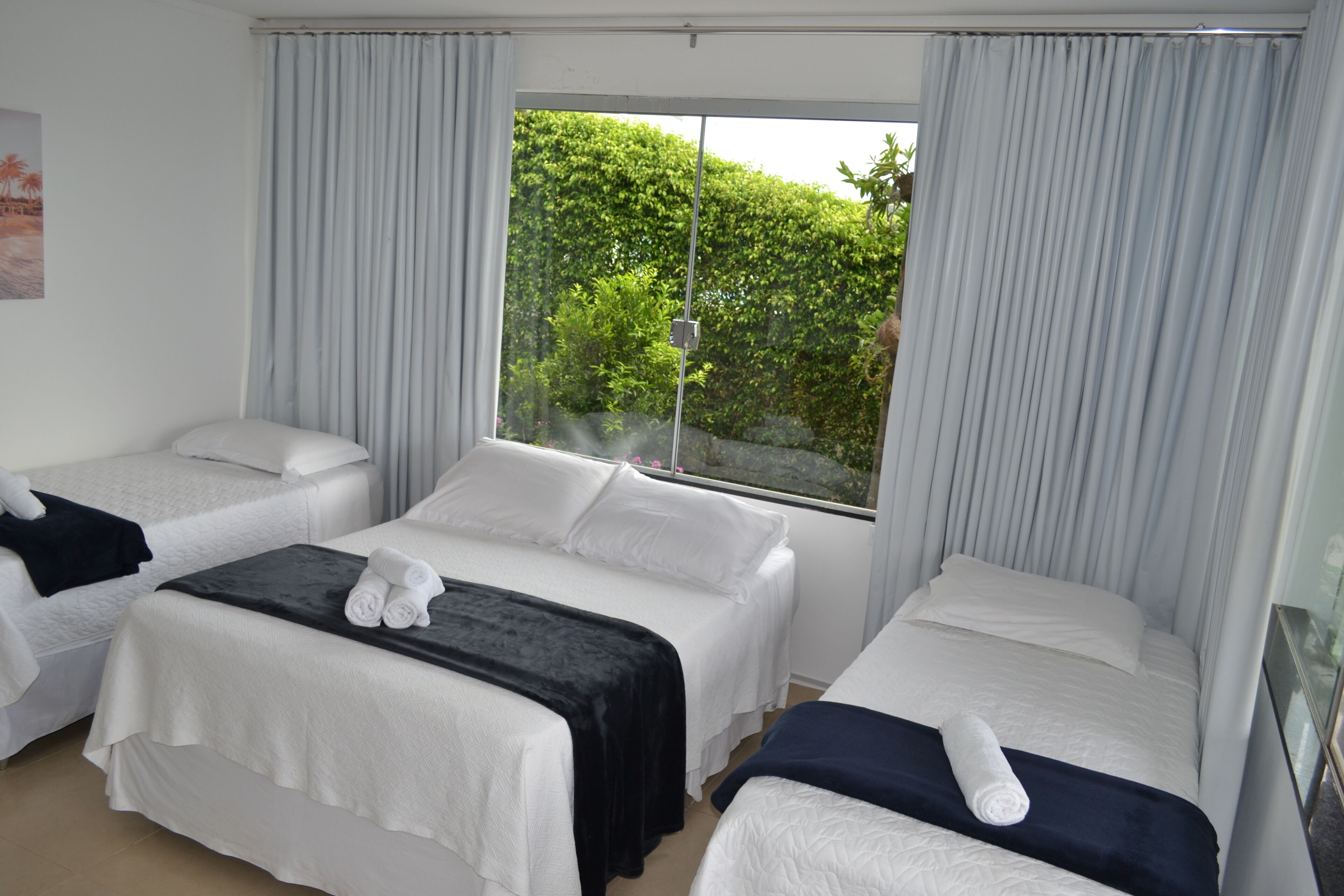 Chambre Quadruple Standard, vue lac | Fer et planche à repasser, Wi-Fi gratuit