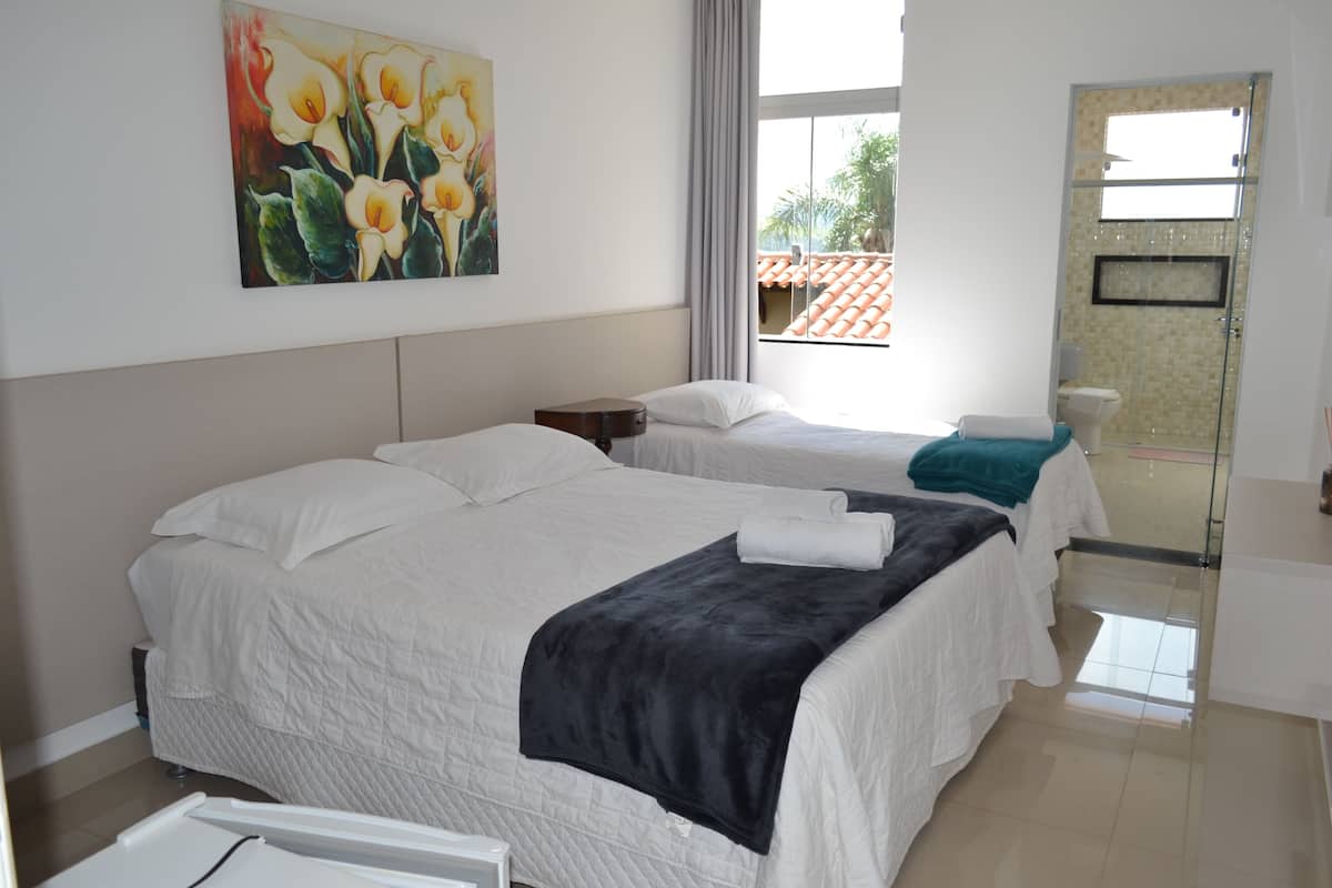 Chambre Triple Standard | Fer et planche à repasser, Wi-Fi gratuit