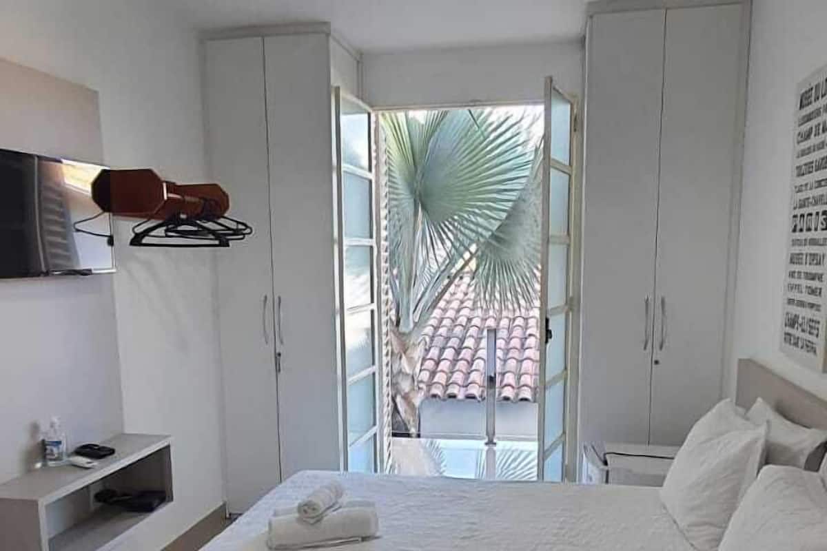 Chambre Classique, balcon | Fer et planche à repasser, Wi-Fi gratuit