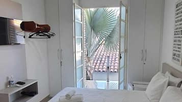 Standard Double Room | Iron/ironing board, free WiFi