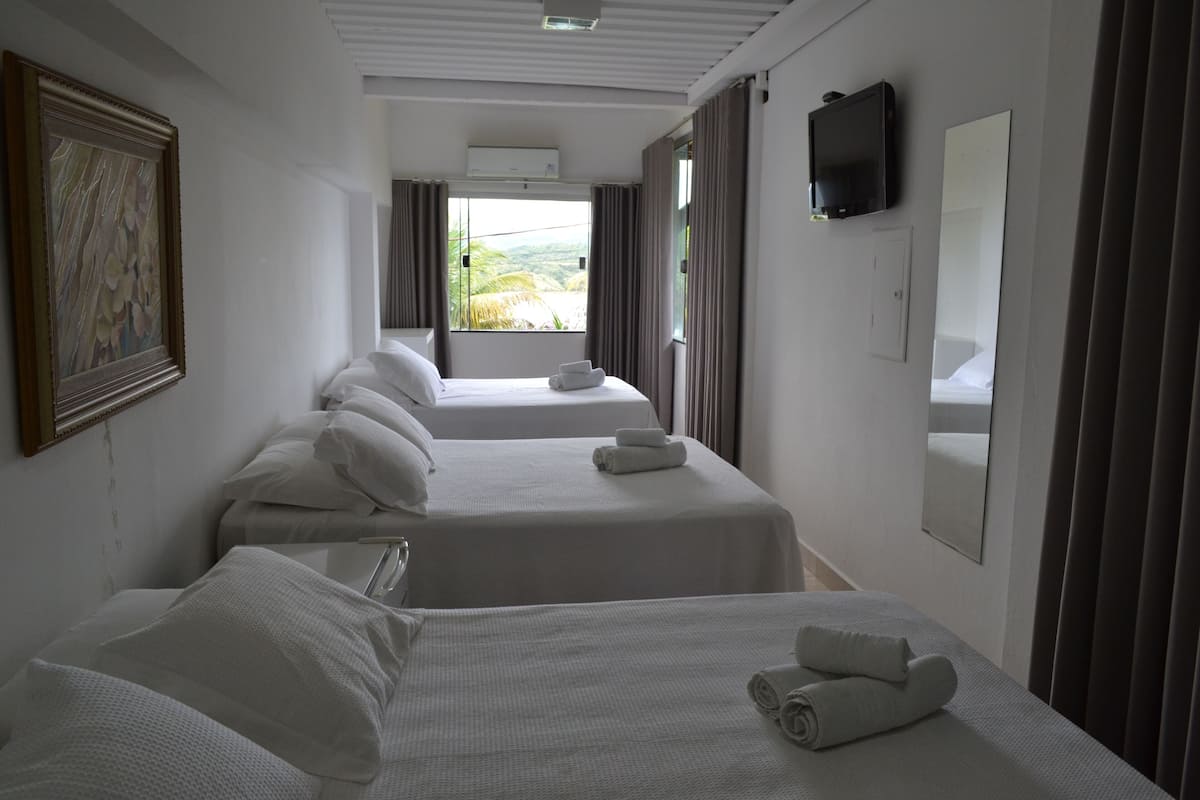 Chambre Familiale, vue lagon | Fer et planche à repasser, Wi-Fi gratuit