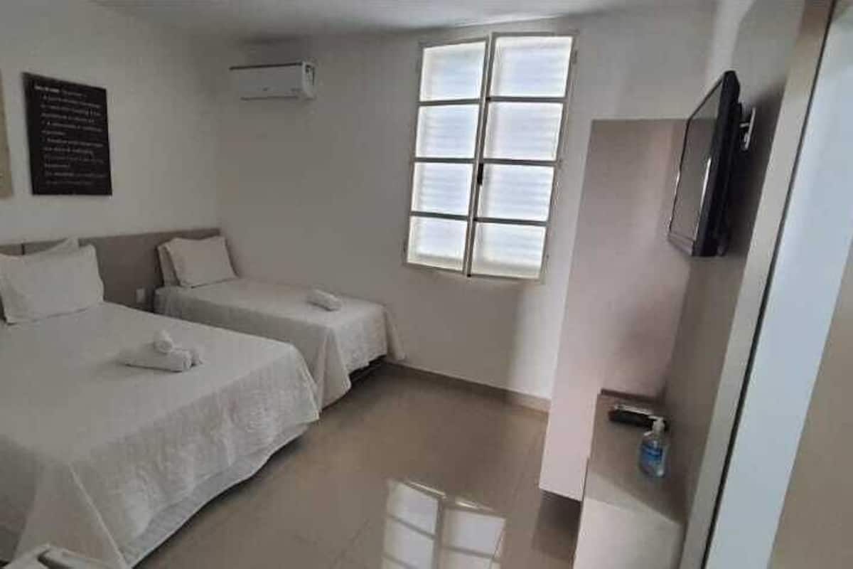 Chambre Triple | Fer et planche à repasser, Wi-Fi gratuit