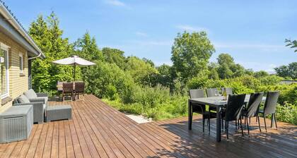 Holiday home with spa, sauna and sea.