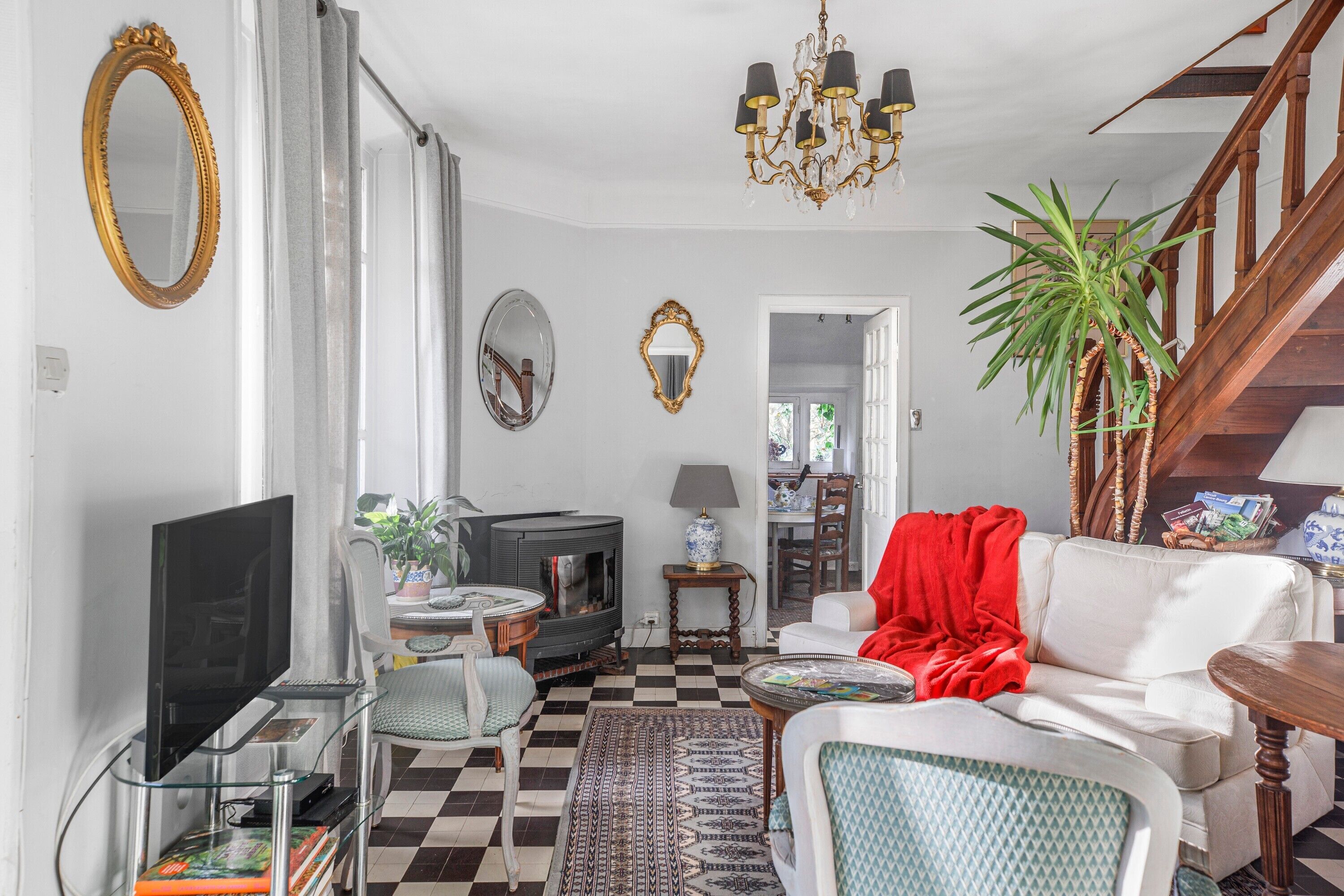 TV, fireplace, stereo