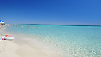Una spiaggia nelle vicinanze