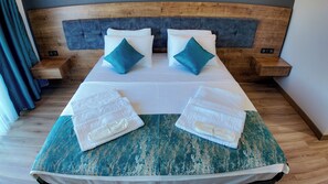 Family Double Room, Balcony, Mountain View | Desk, laptop workspace, blackout drapes, soundproofing - LİNA GARDEN OTEL ve KIR DÜĞÜN SALONU (Bingöl)