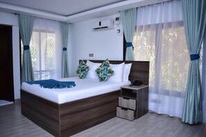 Desk, laptop workspace, free WiFi