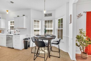 Fridge, microwave, oven, stovetop - Updated University Area Home with Hot Tub Near Charlotte Your Perfect Retreat! (Charlotte)