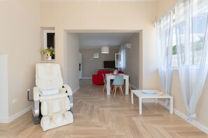 TV - Apartment 'A Casa Di Palma - 1' with Private Terrace, Wi-Fi and Air Conditioning (marina di pulsano)