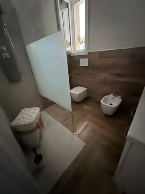 Douche, serviettes fournies