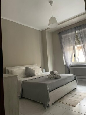 1 chambre, fer et planche à repasser, draps fournis
