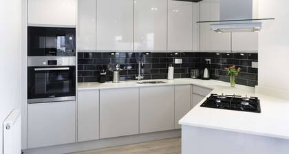 Spacious 2-Bedroom Executive Apartment – Ideal for Business Travellers