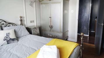 1 bedroom, free WiFi, bed sheets