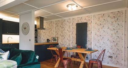 Tranquil Lodge Retreat in Welshpool