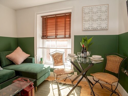 Stylish Steep Hill Apartment | Pass the Keys