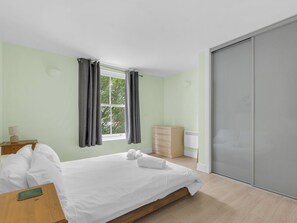 Iron/ironing board, free WiFi, bed sheets