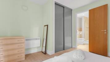2 bedrooms, iron/ironing board, free WiFi, bed sheets