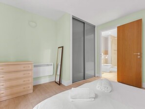 2 bedrooms, iron/ironing board, free WiFi, bed sheets