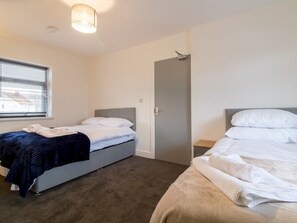 4 bedrooms, iron/ironing board, free WiFi, bed sheets - Spacious 4BR Home w/ Smart TVs & Driveway Parking | Pass the Keys (Darlington)