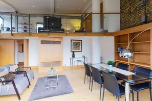 Dining - Monument by Excel Apartments, London – Perfect for Short Lets and Corporate Stays (London)