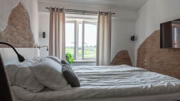 Soundproofing, iron/ironing board, free WiFi