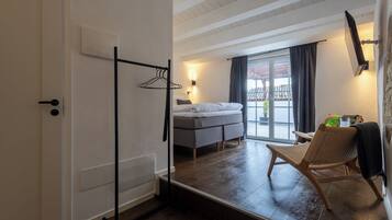 Soundproofing, iron/ironing board, free WiFi