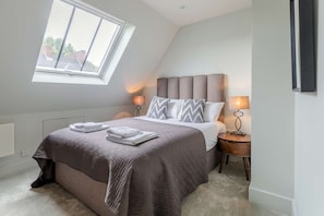 3 bedrooms, iron/ironing board, WiFi, bed sheets - Bright & Modern Holborn Apartment – Central Location (London)