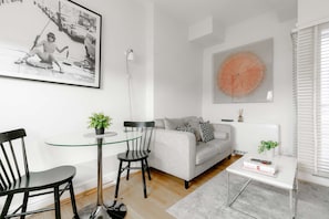 TV - Luxurious Serviced Apartments in the Heart of Marylebone, London (London)