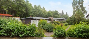 Bungalow 'Angela' with Private Terrace, Shared Garden and Wi-Fi