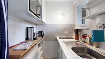 Fridge, microwave, stovetop, coffee/tea maker