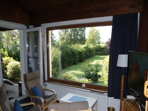 Fernseher, Tischtennisplatte