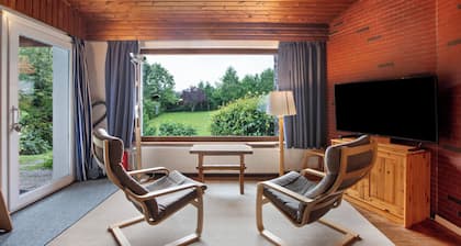 Bungalow 'Uschi' mit privater Terrasse, Gemeinschaftsgarten und WLAN